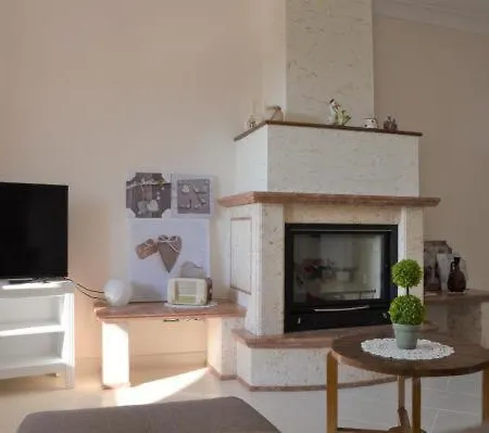 Ada Apartment *